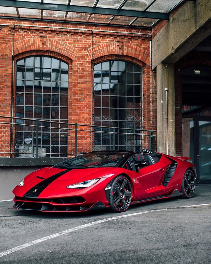 Lamborghini Centenario Roadster được rao bán hơn 100 tỷ đồng - 4