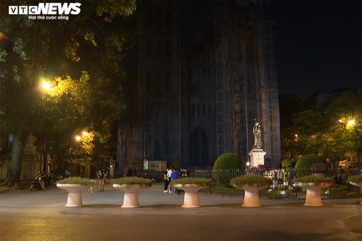 Công an Hà Nội mật phục, xử phạt nhiều thanh niên lạng lách trong đêm Trung thu - 4