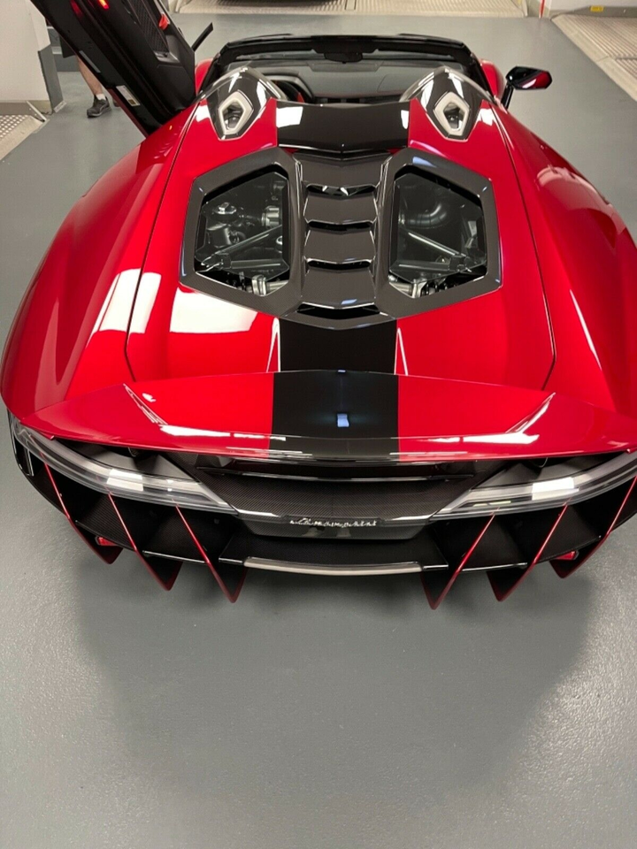 Lamborghini Centenario Roadster được rao bán hơn 100 tỷ đồng - 3