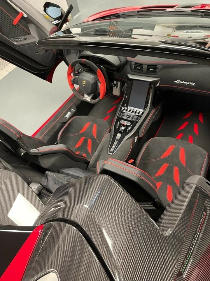 Lamborghini Centenario Roadster được rao bán hơn 100 tỷ đồng - 10