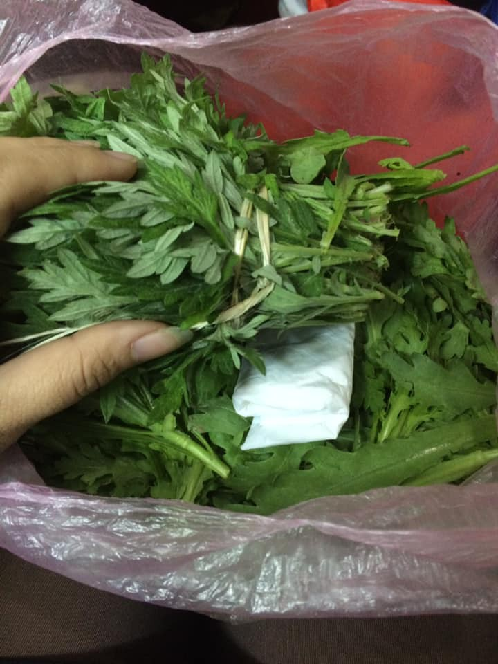 Chuyện về tờ 200k được bọc kín giấu giữa bó rau khiến dân mạng rưng rưng - 1