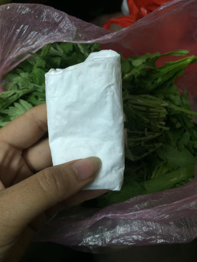 Chuyện về tờ 200k được bọc kín giấu giữa bó rau khiến dân mạng rưng rưng - 2