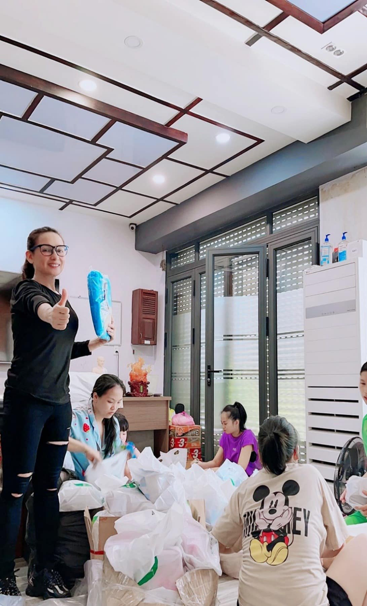 Vì 1 cơn bão, Phi Nhung làm từ thiện hơn 20 năm: Số tiền đầu tiên gây bất ngờ - 6
