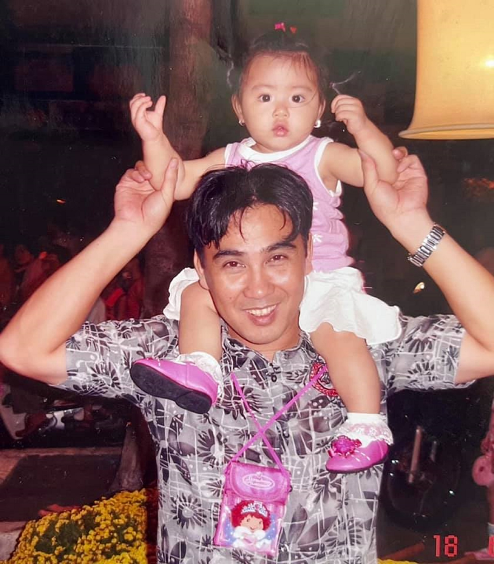 Vợ Quyền Linh khoe loạt ảnh chụp chồng con trong hơn 10 năm - 4
