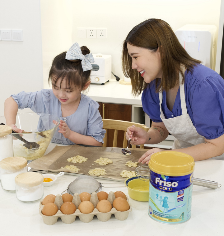 Ngập tràn yêu thương với MV ca ngợi tình mẫu tử 'Nhờ con mẹ mới' của Friso - 2