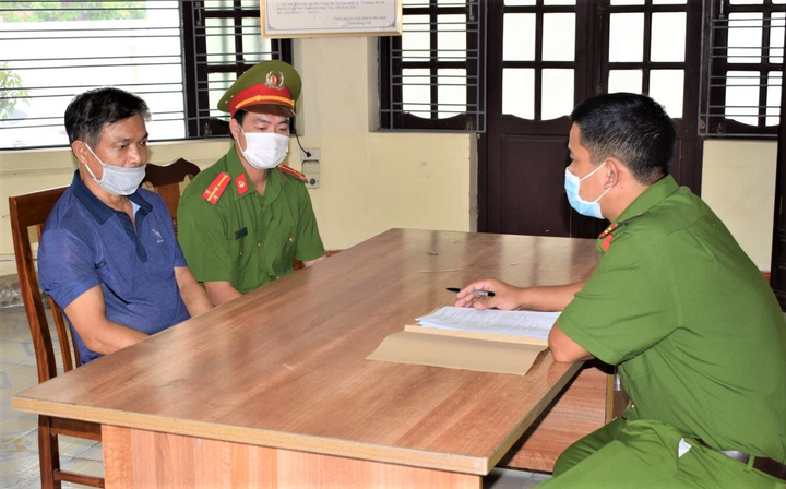 Người phụ nữ bị chém trước cửa nhà: Nghi phạm âm mưu sát hại cả nhà nạn nhân - 1