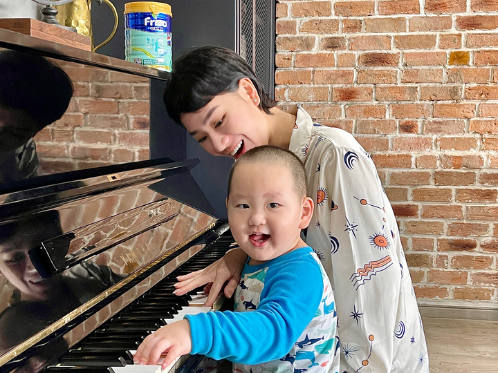 Ngập tràn yêu thương với MV ca ngợi tình mẫu tử 'Nhờ con mẹ mới' của Friso - 1