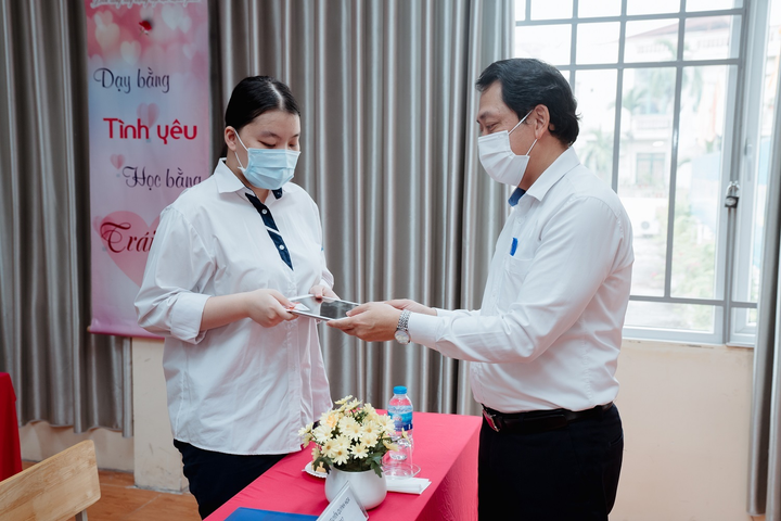 MobiFone tiếp tục tài trợ 200 nghìn tài khoản học tập và truy cập Internet - 1