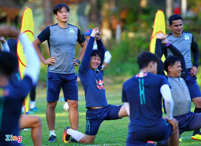 Bầu Đức: 'Ở Đông Nam Á này, ai hơn Kiatisak nữa?' - 2