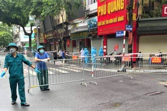 Hà Nội: Ca F0 tử vong trong tư thế treo cổ ở phố Trần Nhân Tông - 1