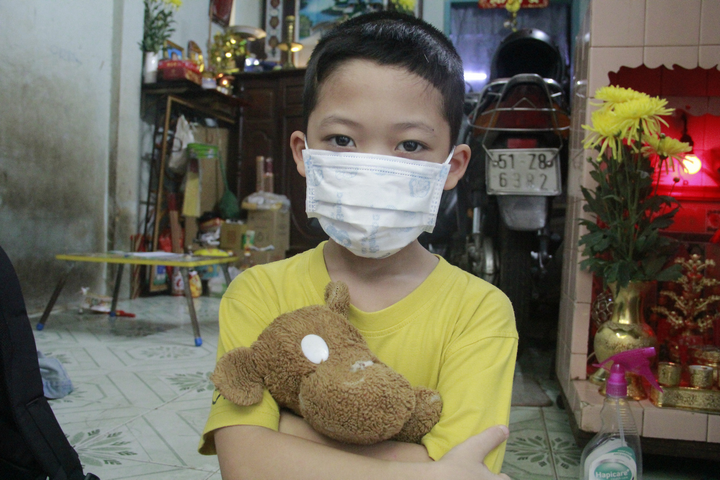 Mẹ ruột mất vì ung thư, mẹ nuôi chết vì COVID-19, ba chị em 2 lần mồ côi - 2