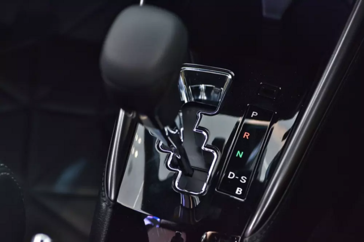 Chi tiết Toyota Yaris X-Urban vừa ra mắt - 9