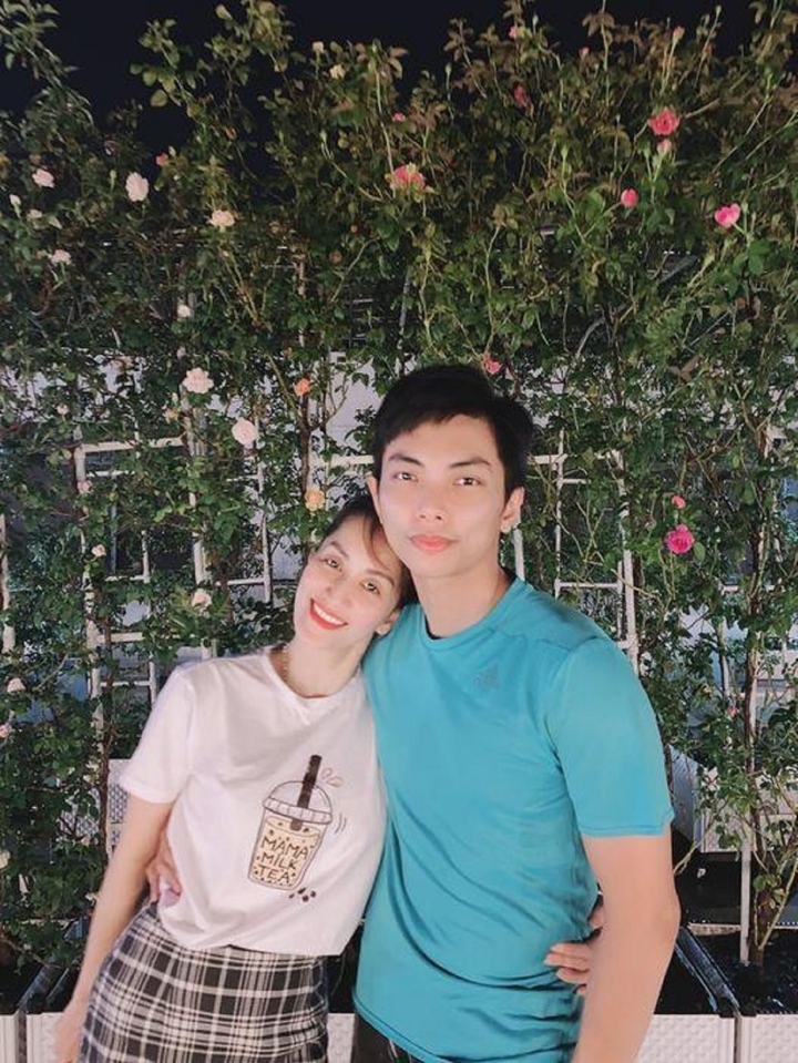 Khánh Thi: Tôi vẫn bị gọi là 'yêu tinh già' dù đã có 2 con với Phan Hiển - 1