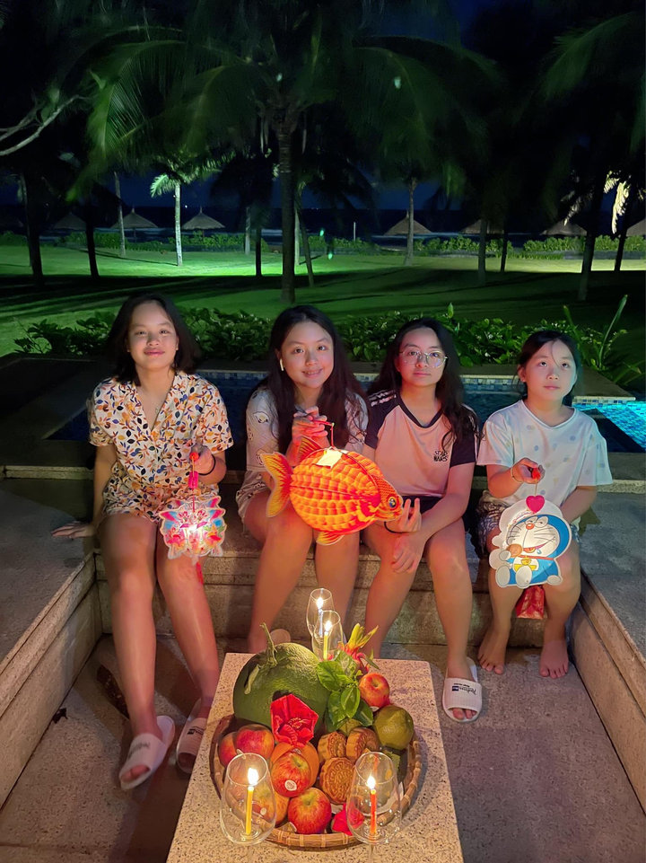 Kẹt ngoài đảo suốt 3 tháng, Thúy Hạnh mừng khi được ở bên chị gái - 2