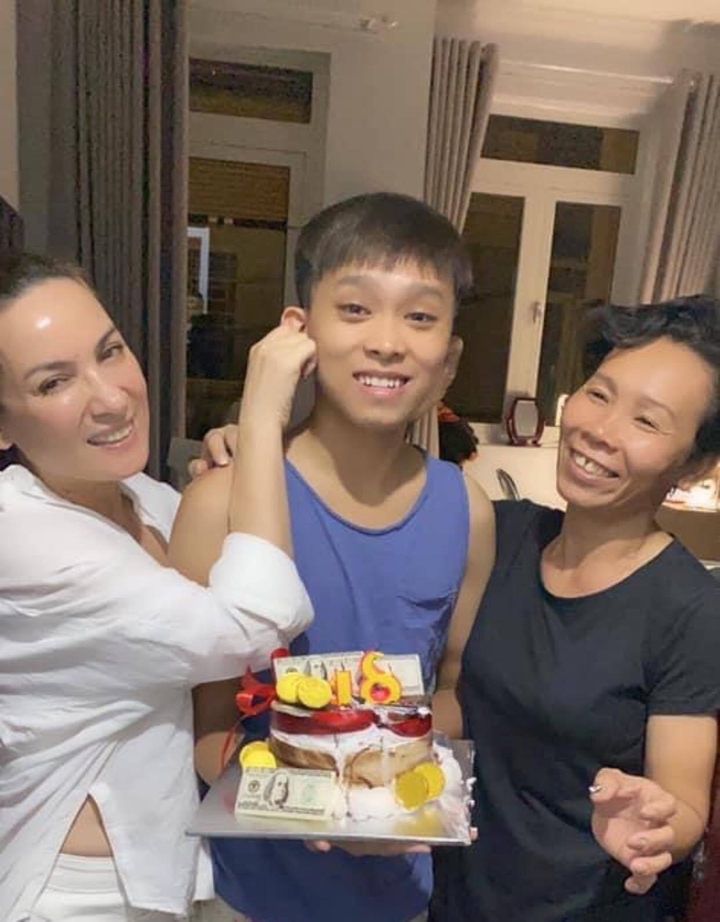 Loạt khoảnh khắc thân như ruột thịt giữa Phi Nhung và Hồ Văn Cường - 11