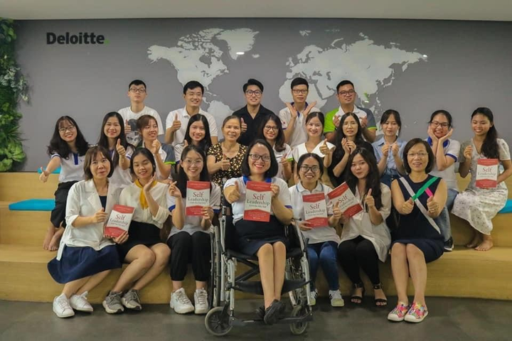 ‘Thắp sáng tương lai’ cho 160 sinh viên giàu nghị lực - 2