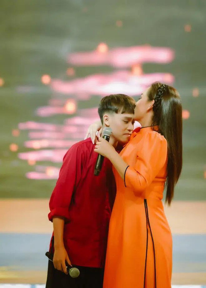 Loạt khoảnh khắc thân như ruột thịt giữa Phi Nhung và Hồ Văn Cường - 5