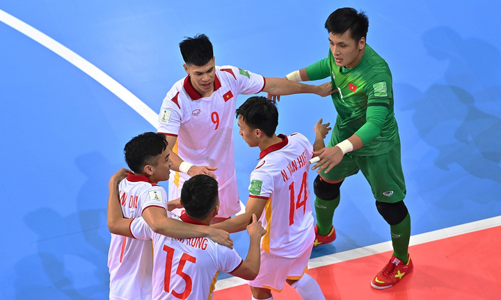 Vì sao nhiều cường quốc bóng đá không mạnh ở futsal? - 4