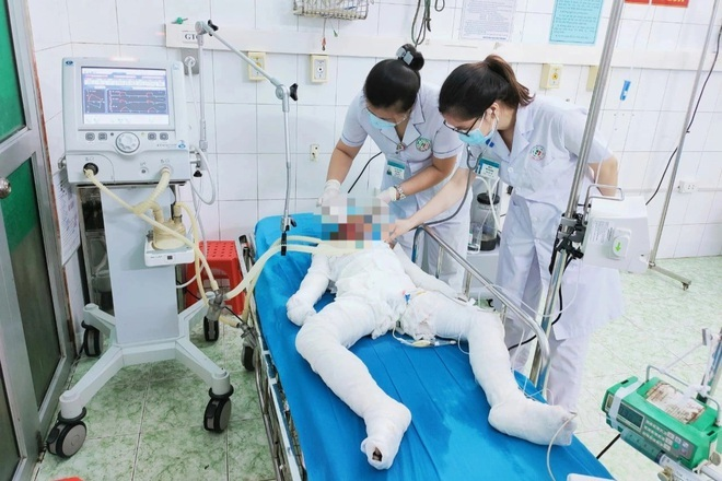 Công an điều tra vụ bố và 2 con gái chết do cháy nhà ở Tuyên Quang - 1