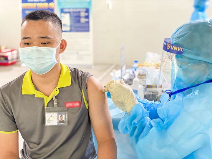 Hơn 5 triệu liều vaccine COVID-19 được VNVC bàn giao cho Bộ Y tế trong 4 tuần - 2