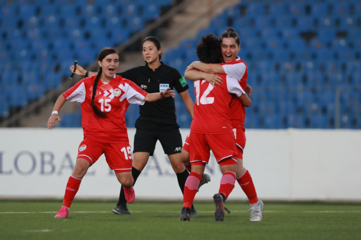 HLV Mai Đức Chung: 'Tuyển nữ Tajikistan có tầm vóc tốt' - 1