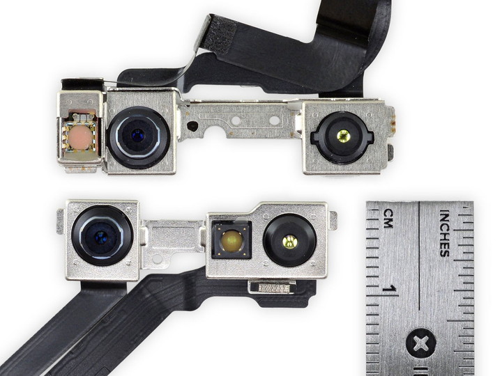 Cận cảnh viên pin hình chữ L bên trong iPhone 13 Pro - 5