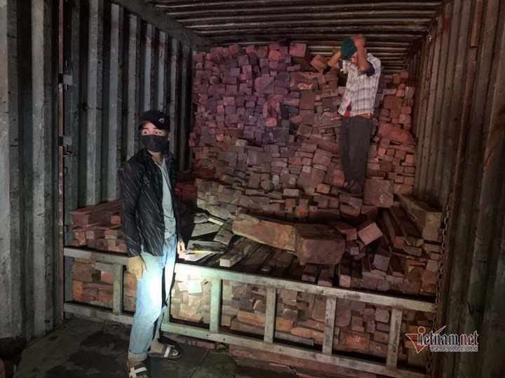 Biên phòng Quảng Trị bắt vụ buôn lậu gỗ và đá quý hơn chục tỷ đồng - 1