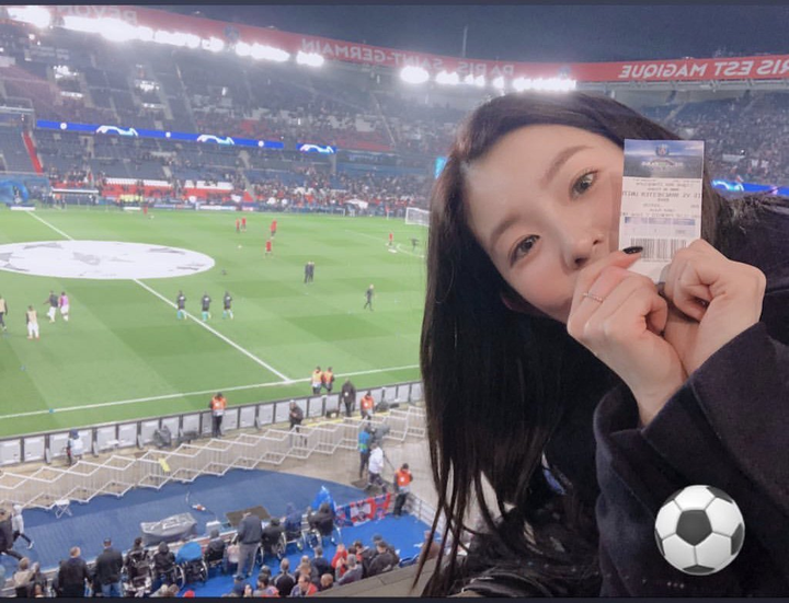 Sao Hàn gây bão khi xem bóng đá: Có người dính tin đồn hẹn hò Son Heung Min - 3