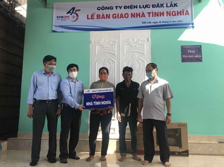 PC Đắk Lắk bàn giao Nhà tình nghĩa ở huyện Krông Ana - 1