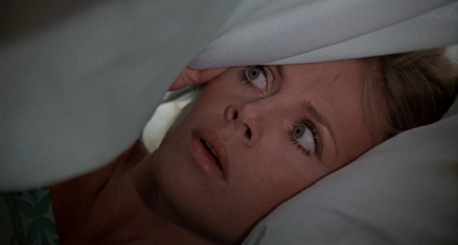 Thói quen trùm chăn kín mặt khi ngủ tai hại đến mức nào? - 1