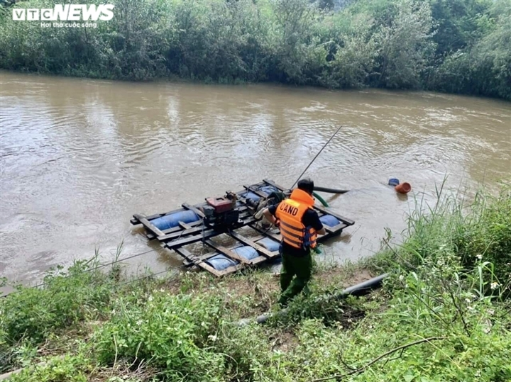 3 cha con ở Gia Lai bị nước cuốn trôi: Tìm thấy thi thể cháu bé 4 tuổi - 1