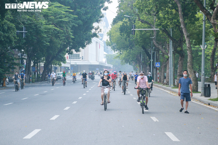 Ban hành quy định tạm thời 'thích ứng an toàn' COVID-19 với 4 cấp độ dịch - 2