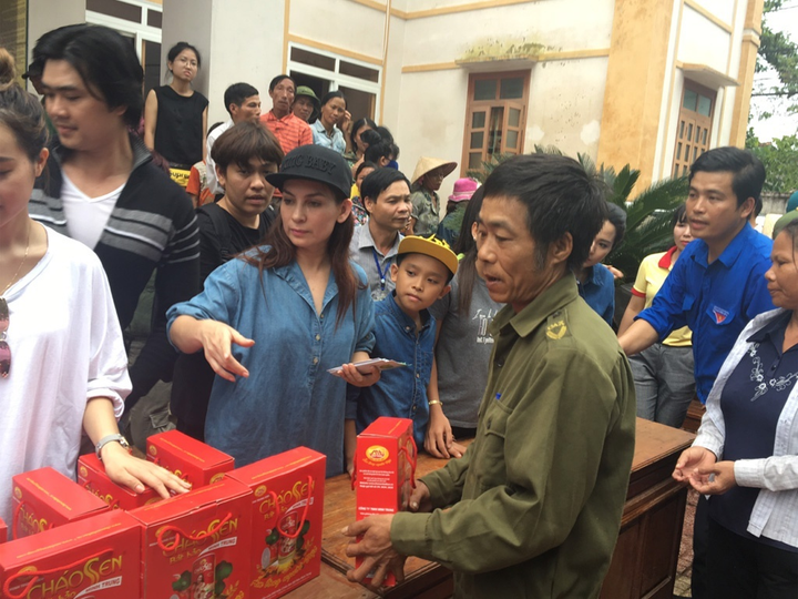 Phi Nhung: Tuổi thơ thiếu thốn, vất vả thành danh và cả đời nuôi con 'thiên hạ' - 3