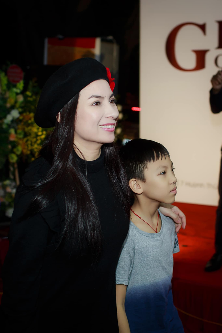 Phi Nhung ảnh 2 Nhạc sĩ Yên Lam: 'Phi Nhung cứ vào phòng thu là khóc' - 2