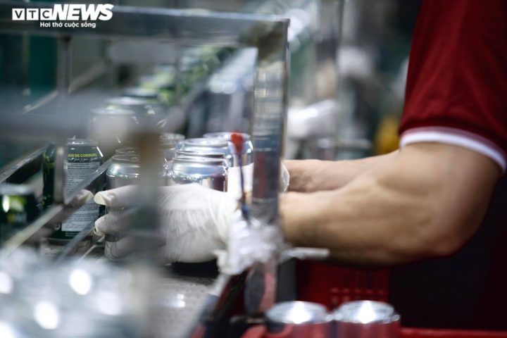 Ảnh: Bên trong nhà máy hoạt động '3 tại chỗ' giữa tâm dịch Bình Dương - 9