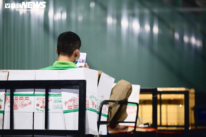 Ảnh: Bên trong nhà máy hoạt động '3 tại chỗ' giữa tâm dịch Bình Dương - 13