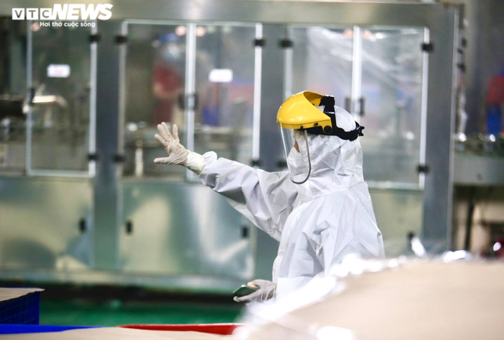 Ảnh: Bên trong nhà máy hoạt động '3 tại chỗ' giữa tâm dịch Bình Dương - 10