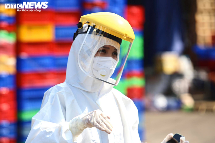 Ảnh: Bên trong nhà máy hoạt động '3 tại chỗ' giữa tâm dịch Bình Dương - 7