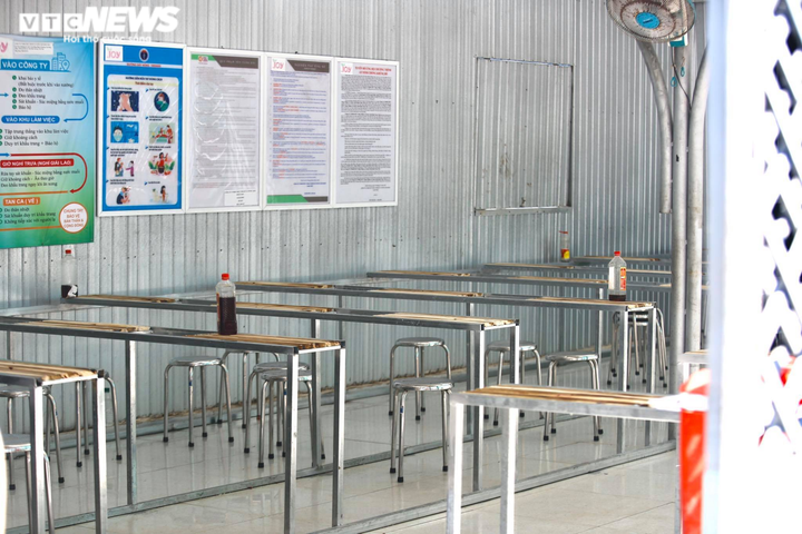 Ảnh: Bên trong nhà máy hoạt động '3 tại chỗ' giữa tâm dịch Bình Dương - 16