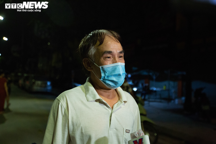 Ảnh: Ổ dịch COVID-19 lớn nhất Hà Nội được gỡ phong tỏa trong đêm - 14