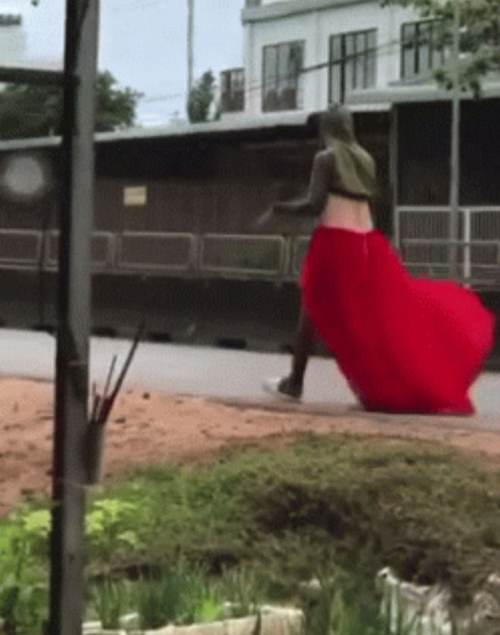 Sự thật bất ngờ về ‘cô dâu’ đi lang thang giữa đường vì bi kịch vào ngày cưới - 3