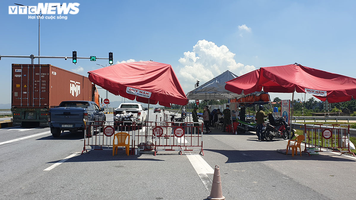 Ảnh: Cát Bà vắng lặng, đìu hiu trước ngày Hải Phòng mở cửa đón khách nội tỉnh - 1