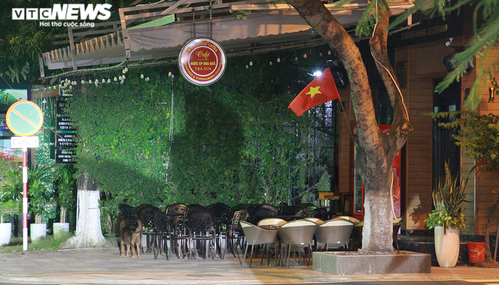 Ảnh: Cát Bà vắng lặng, đìu hiu trước ngày Hải Phòng mở cửa đón khách nội tỉnh - 20