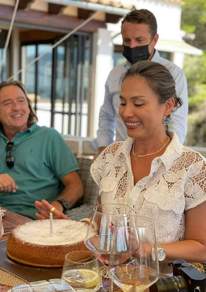 Hoa hậu kỳ lạ nhất Việt Nam: Đẹp 'ngoài khuôn khổ', thoải mái khoe đầu bạc - 11