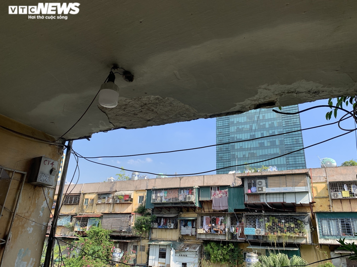 Cảnh rùng mình trong 4 khu chung cư nguy hiểm nhất Hà Nội, sắp được xây mới - 12
