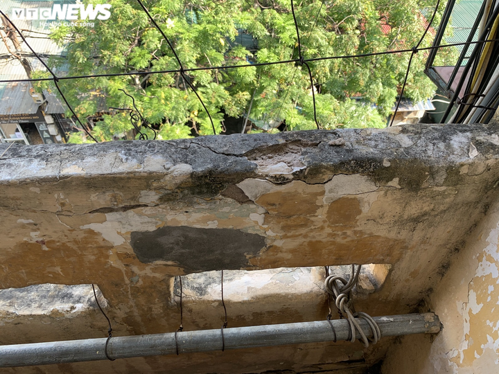 Cảnh rùng mình trong 4 khu chung cư nguy hiểm nhất Hà Nội, sắp được xây mới - 13