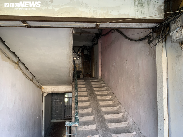 Cảnh rùng mình trong 4 khu chung cư nguy hiểm nhất Hà Nội, sắp được xây mới - 9