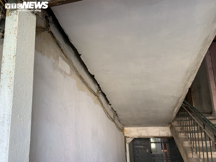 Cảnh rùng mình trong 4 khu chung cư nguy hiểm nhất Hà Nội, sắp được xây mới - 8