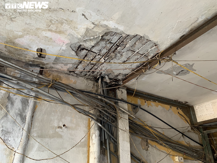 Cảnh rùng mình trong 4 khu chung cư nguy hiểm nhất Hà Nội, sắp được xây mới - 7