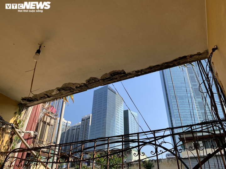 Cảnh rùng mình trong 4 khu chung cư nguy hiểm nhất Hà Nội, sắp được xây mới - 17